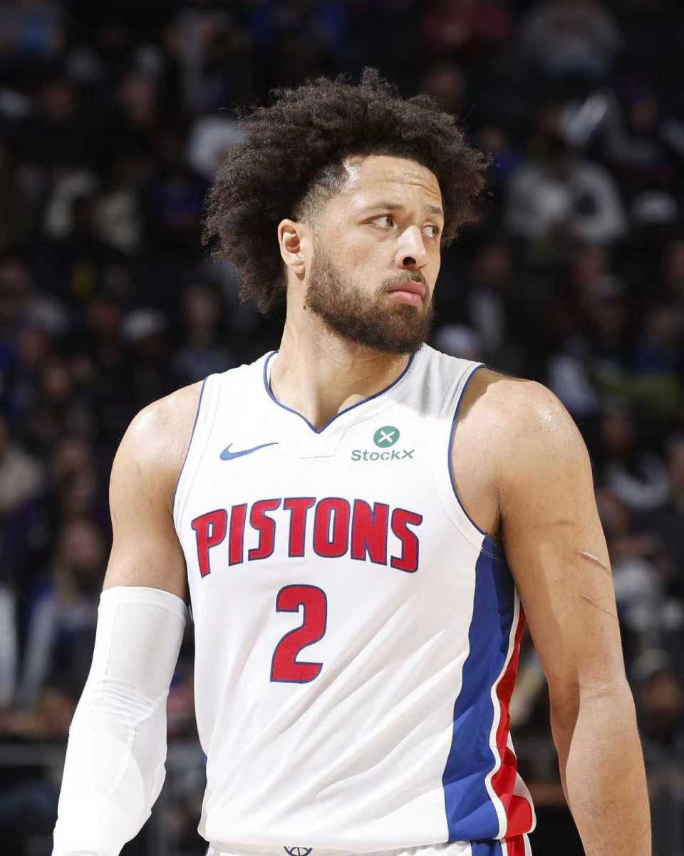 海星体育官网-巩固东部第一！布克伤停活塞16分逆转太阳 狄龙6犯阿伦33分