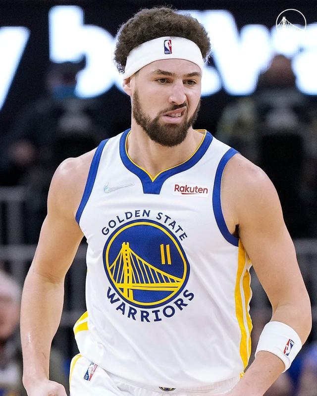 海星体育官网-复出首战砍17分还上演隔扣！有他的勇士才算完整